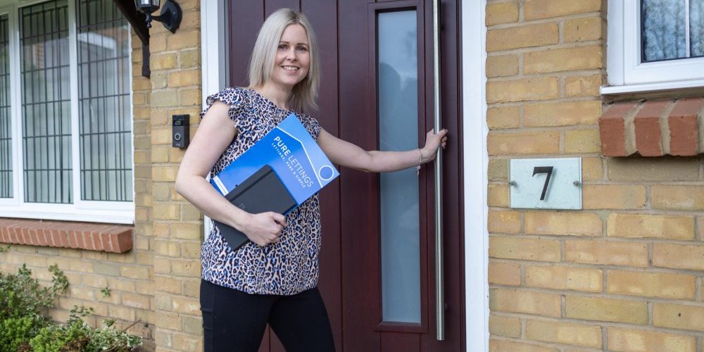 Why should a landlord use a letting agent? Why should a landlord use a letting agent?